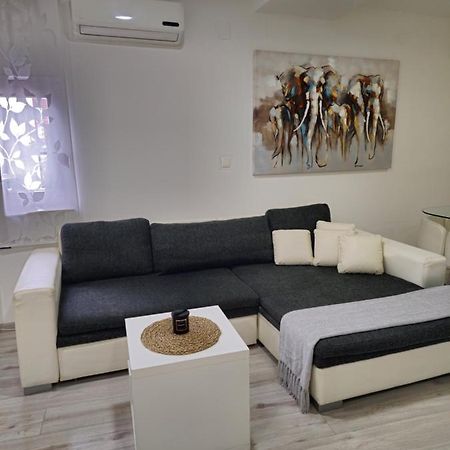 Apartment Aria Vinkovci Buitenkant foto